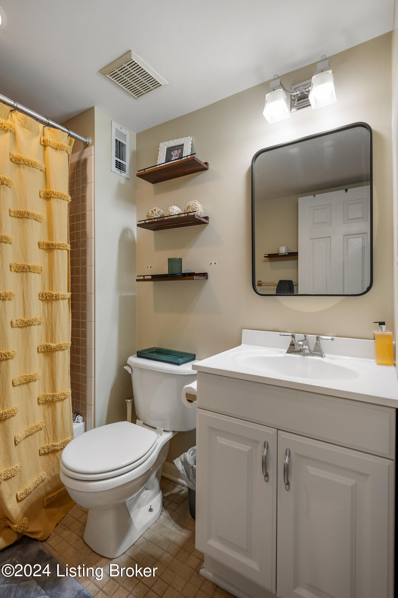 602 Indian Ridge Road Louisville, KY 40207 - Photo 29 of 38 602 Indian Ridge Rd-31