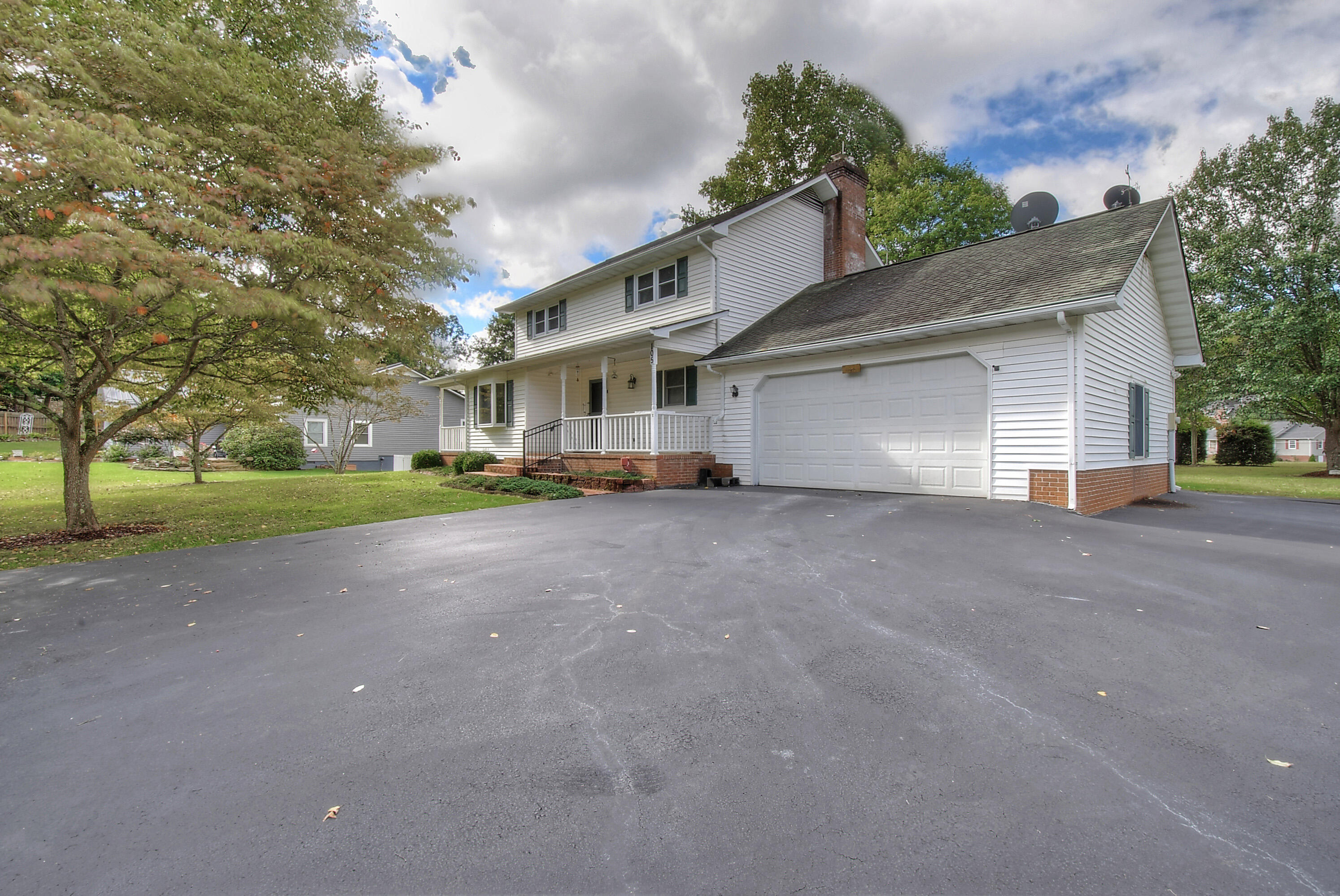 105 Poplar Grove Road Johnson City, TN 37601 - Photo 3 of 45 3