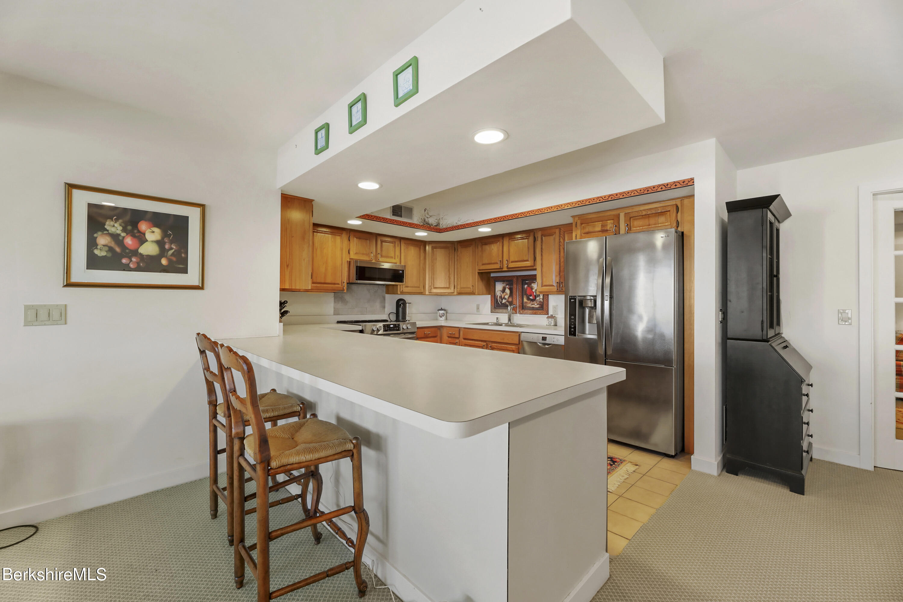 176 Old Stockbridge Road, Unit SMITH #2 Lenox, MA 01240 - Photo 11 of 39 Open kitchen