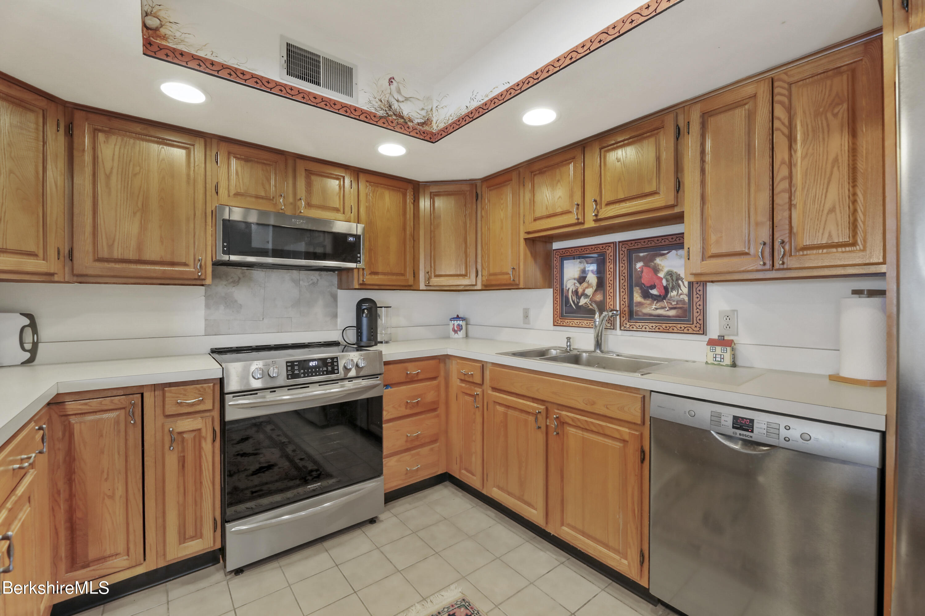 176 Old Stockbridge Road, Unit SMITH #2 Lenox, MA 01240 - Photo 13 of 39 Kitchen
