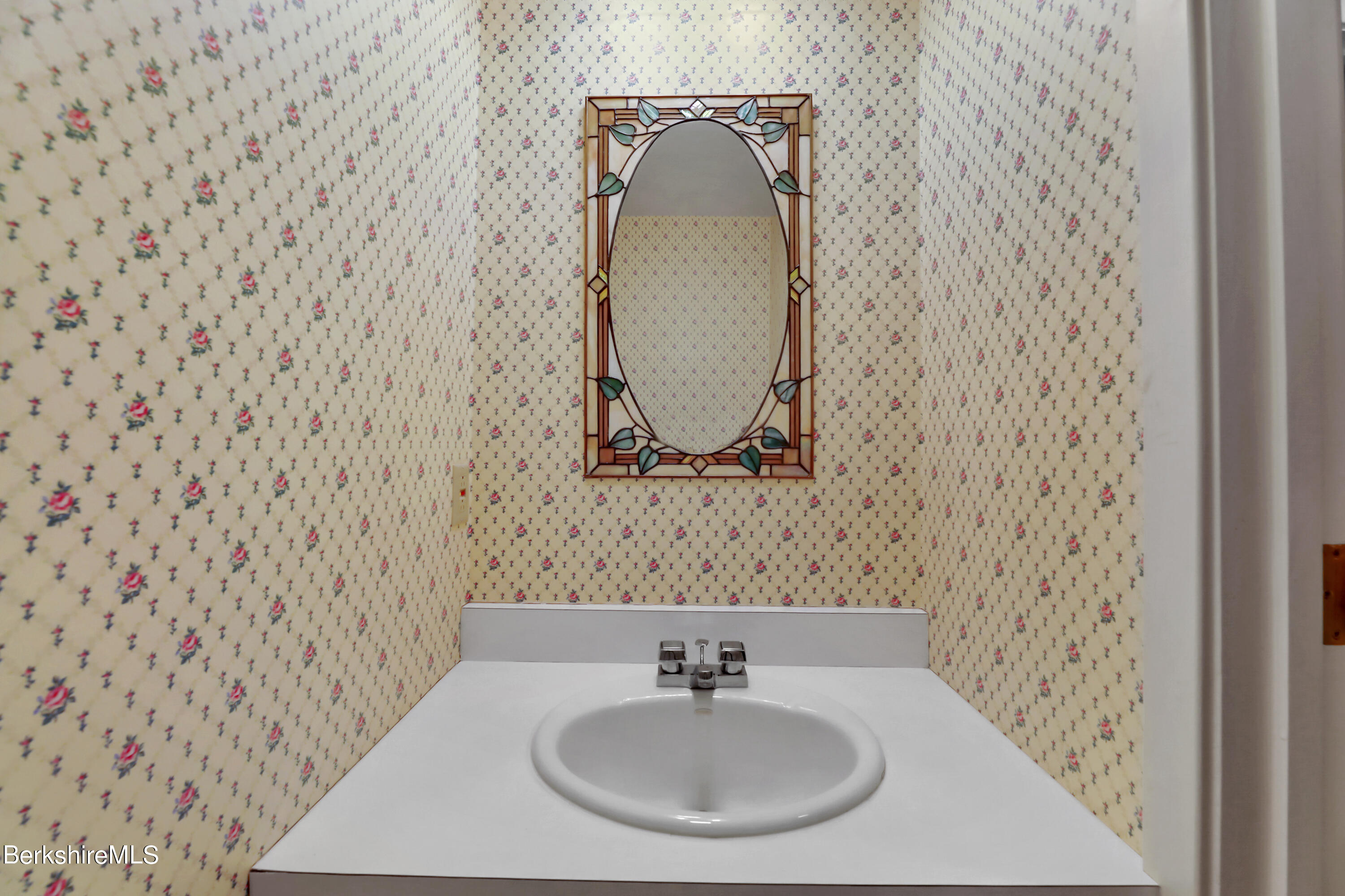 176 Old Stockbridge Road, Unit SMITH #2 Lenox, MA 01240 - Photo 15 of 39 1/2 bath