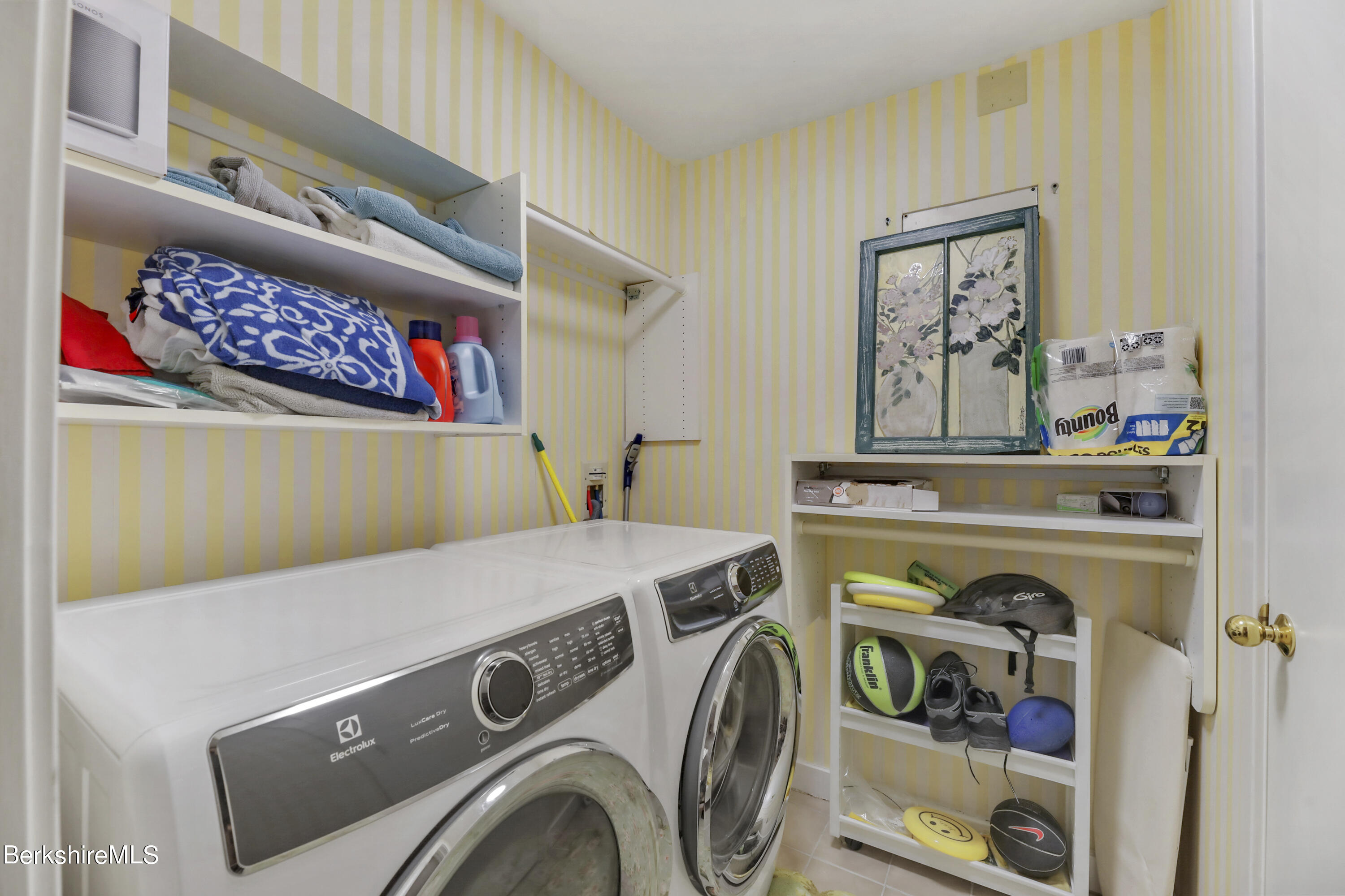176 Old Stockbridge Road, Unit SMITH #2 Lenox, MA 01240 - Photo 16 of 39 Laundry