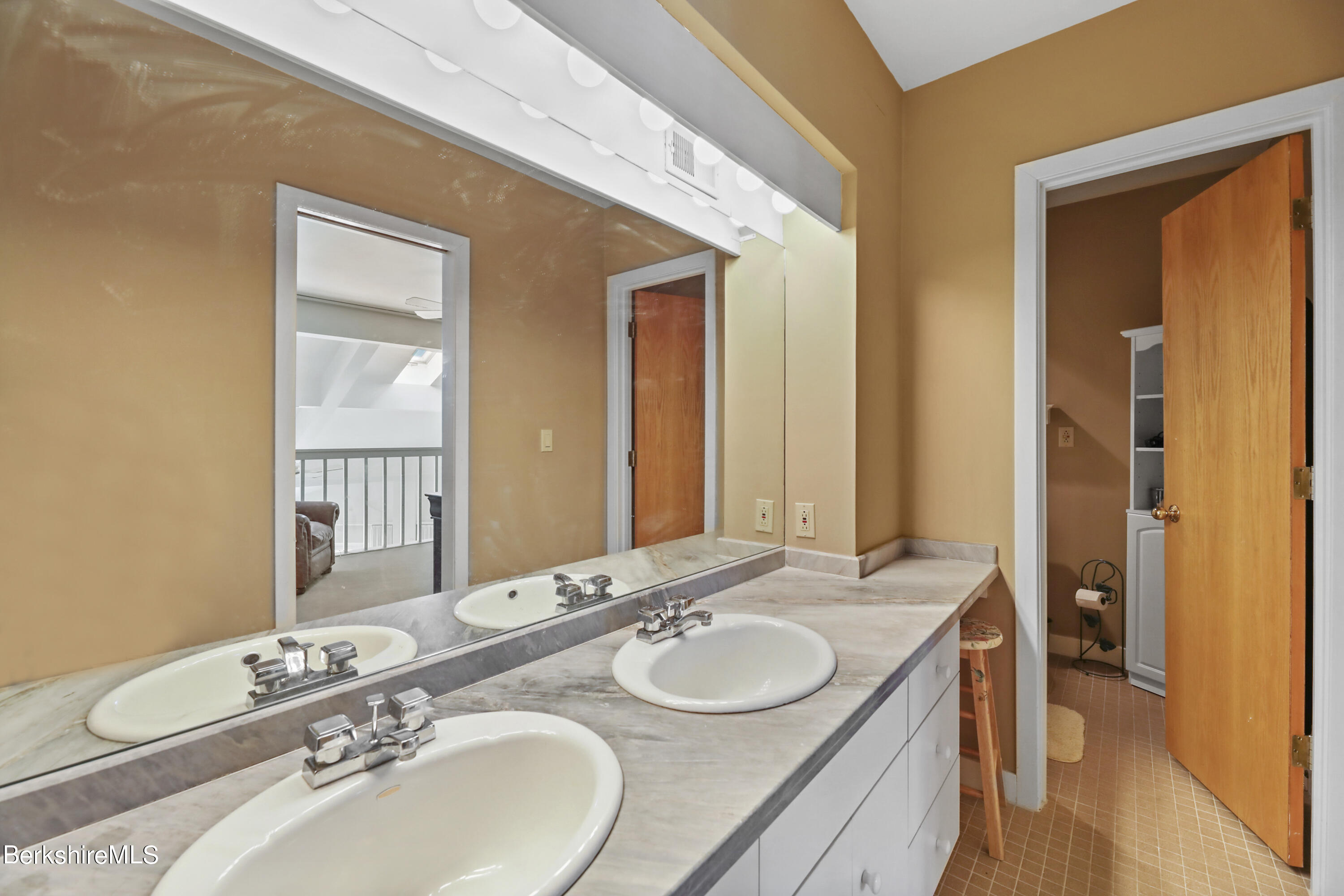 176 Old Stockbridge Road, Unit SMITH #2 Lenox, MA 01240 - Photo 21 of 39 Primary bath