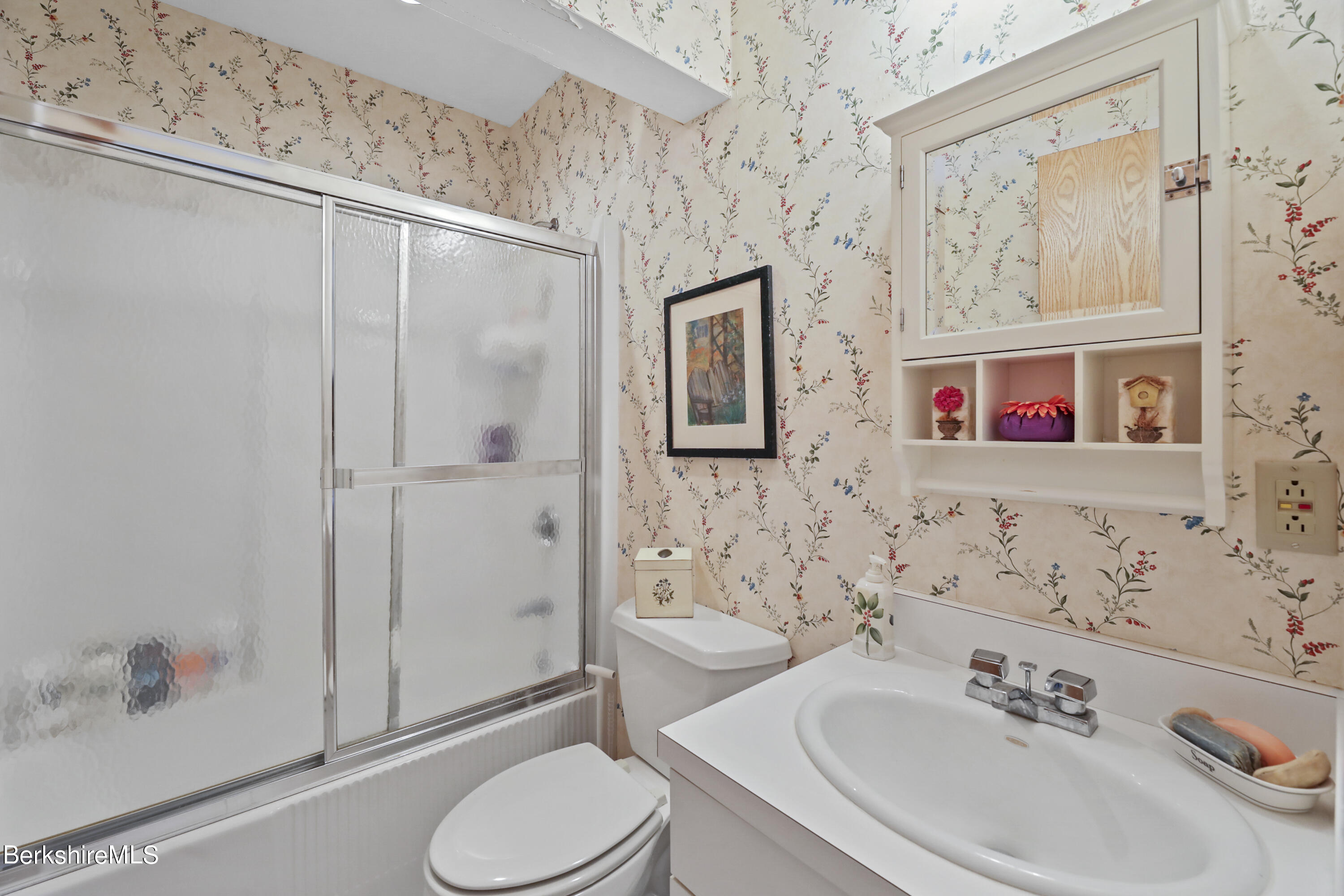 176 Old Stockbridge Road, Unit SMITH #2 Lenox, MA 01240 - Photo 27 of 39 Full bath