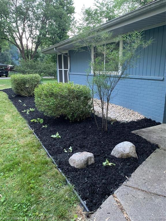 2511 West Avon Road Rochester Hills, MI 48309 - Photo 2 of 26