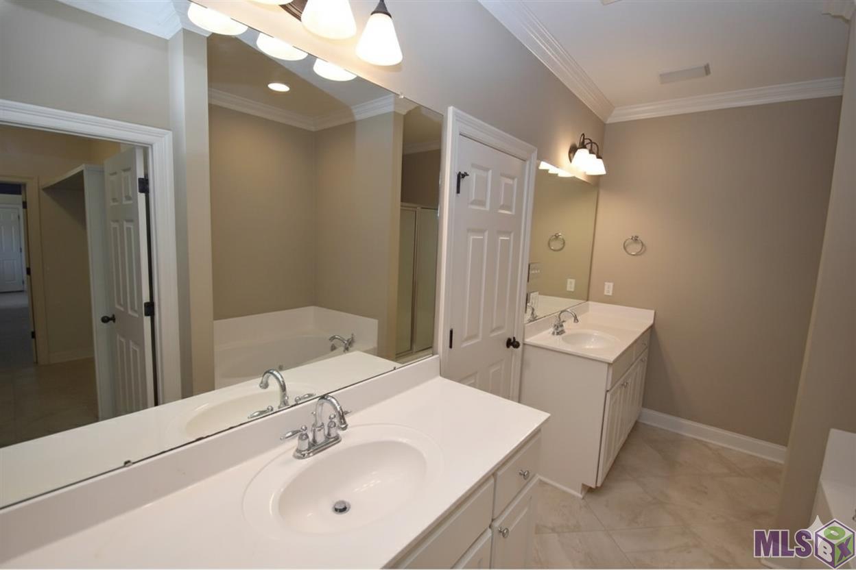 12803 Hidden Ridge Lane Baton Rouge, LA 70816 - Photo 6 of 8