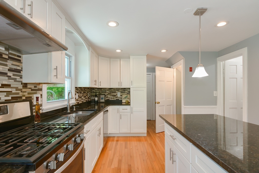 204 Boston Post Road Wayland, MA 01778 - Photo 7 of 42