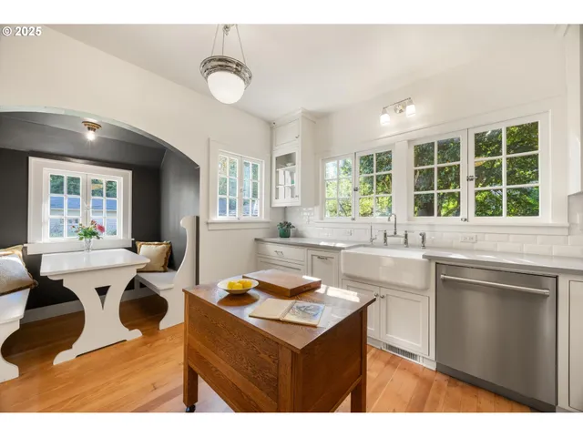 $1,675,000 | 604 Southeast Andover Place, Portland, OR 97202