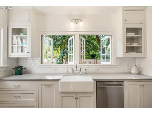 $1,675,000 | 604 Southeast Andover Place, Portland, OR 97202