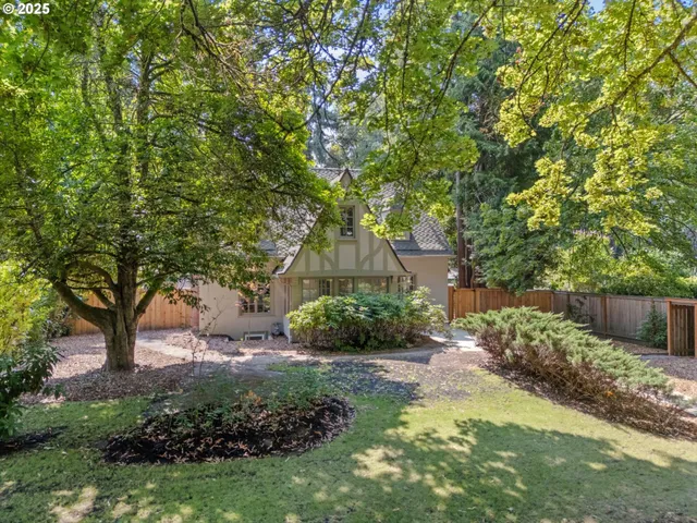 $1,675,000 | 604 Southeast Andover Place, Portland, OR 97202