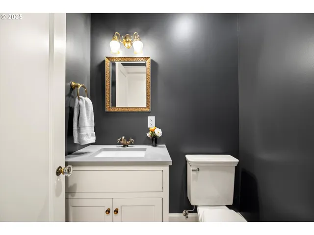 $1,675,000 | 604 Southeast Andover Place, Portland, OR 97202