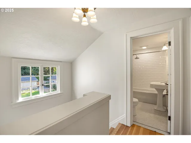 $1,675,000 | 604 Southeast Andover Place, Portland, OR 97202