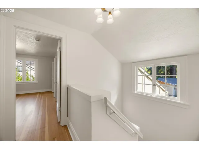 $1,675,000 | 604 Southeast Andover Place, Portland, OR 97202