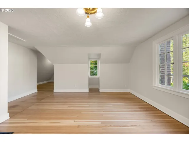 $1,675,000 | 604 Southeast Andover Place, Portland, OR 97202