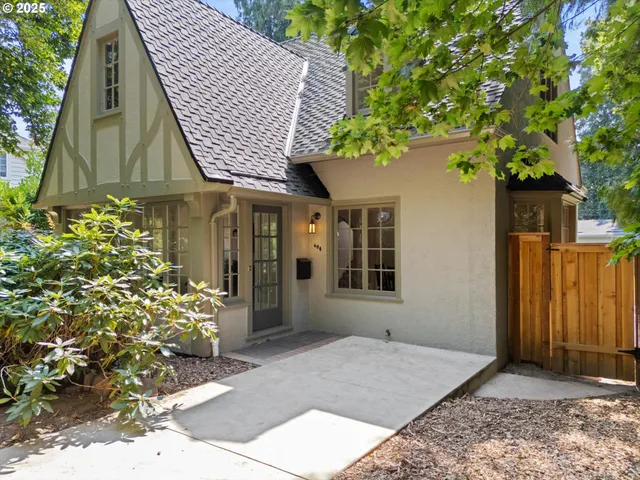$1,675,000 | 604 Southeast Andover Place, Portland, OR 97202
