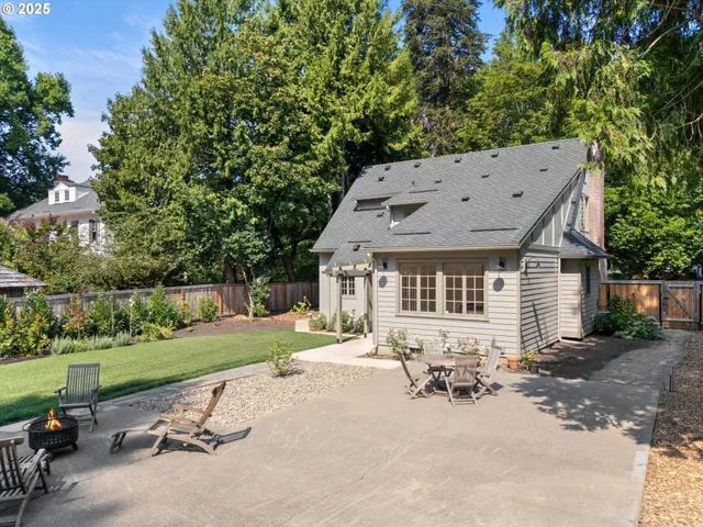 $1,675,000 | 604 Southeast Andover Place, Portland, OR 97202