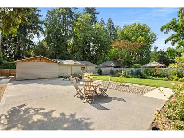 $1,675,000 | 604 Southeast Andover Place, Portland, OR 97202