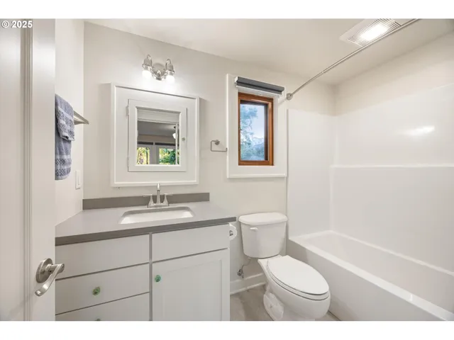 $1,675,000 | 604 Southeast Andover Place, Portland, OR 97202