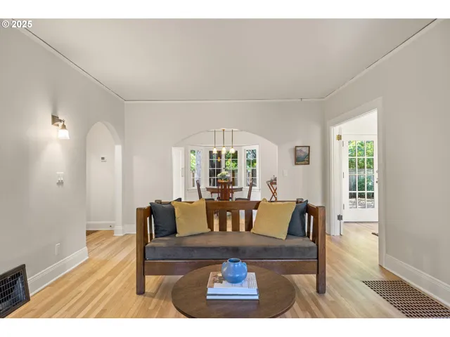 $1,675,000 | 604 Southeast Andover Place, Portland, OR 97202