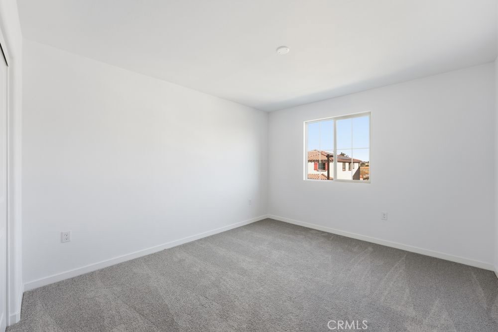 9575 Silverstein Drive Riverside, CA 92508 - Photo 12 of 22 an empty room with a window
