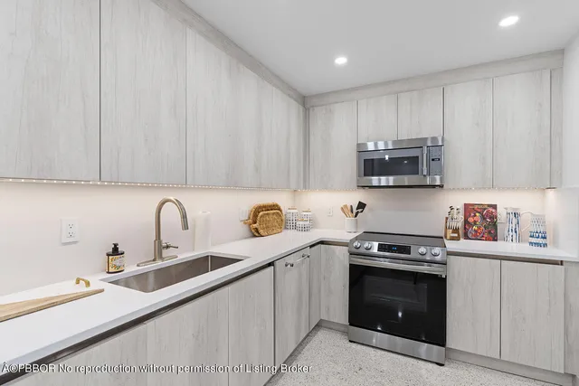 $13,950 | 170 North Ocean Boulevard, Unit 208, Palm Beach, FL 33480