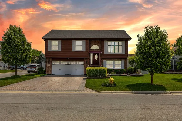 $449,900 | 16211 Hunter Court, Orland Hills, IL 60487