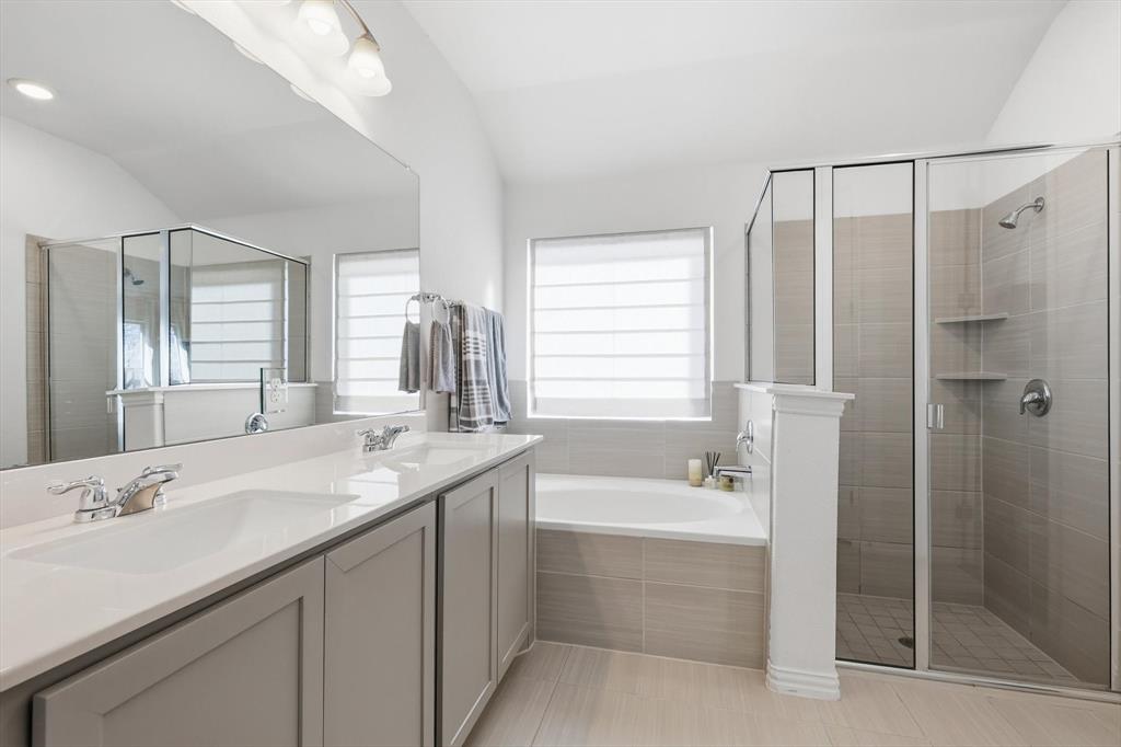 7508 Rhyner Way Fort Worth, TX 76137 - Photo 15 of 23 Garden Tub and separate shower.