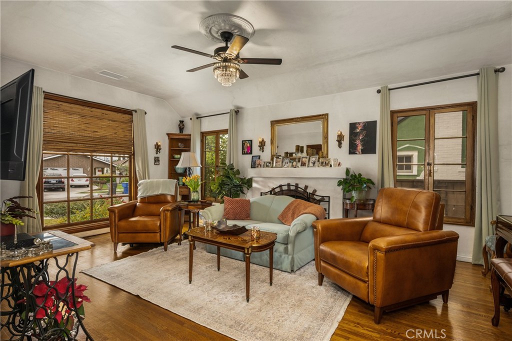 4545 Sunnyside Drive Riverside, CA 92506 - Photo 4 of 36