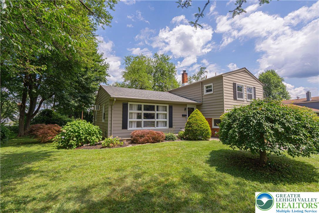 2064 Hopewell Road Bethlehem, PA 18017 - Photo 3 of 44 Gallery Image 3