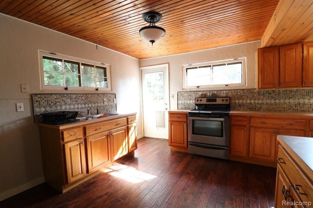 7070 Roach Road Lexington, MI 48450 - Photo 10 of 18