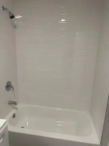 $2,010 | 422 Lafayette Street, Unit 1R, Bridgeport, CT 06604