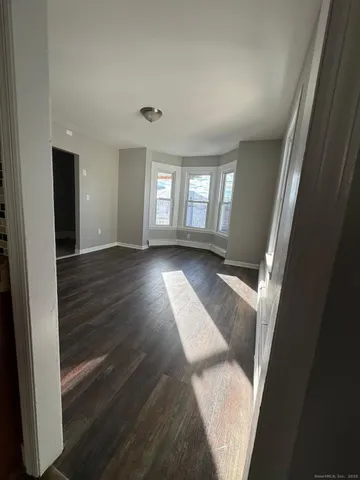 $2,010 | 422 Lafayette Street, Unit 1R, Bridgeport, CT 06604