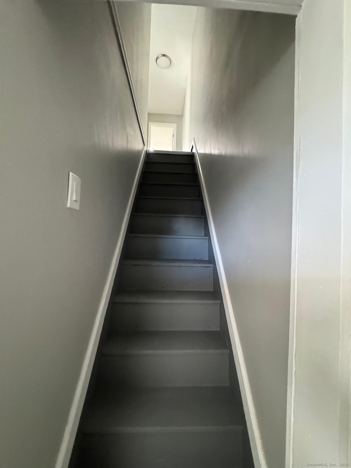 422 Lafayette Street, Unit 1R Bridgeport, CT 06604 - Photo 8 of 15 a view of entryway