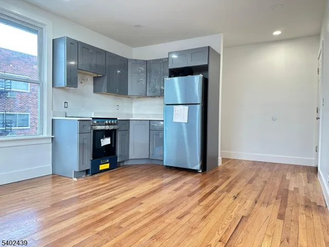 $1,700 | 144 West 2nd Avenue, Unit 2B, Roselle, NJ 07203