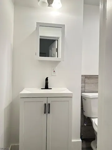 $1,700 | 144 West 2nd Avenue, Unit 2A, Roselle, NJ 07203