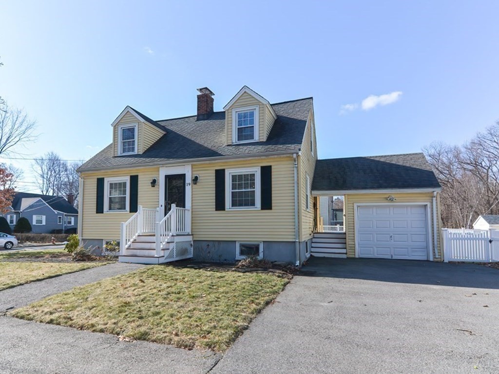 19 Crosby Road Wakefield, MA 01880 - Photo 1 of 31 Gallery Image 1