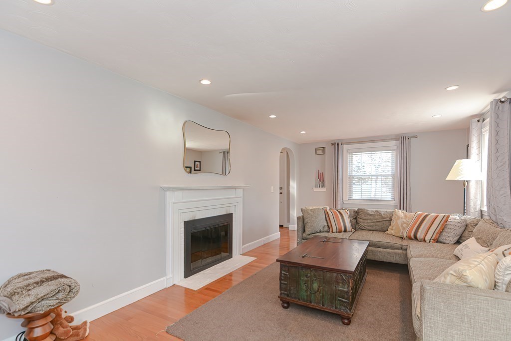 19 Crosby Road Wakefield, MA 01880 - Photo 16 of 31 Gallery Image 16