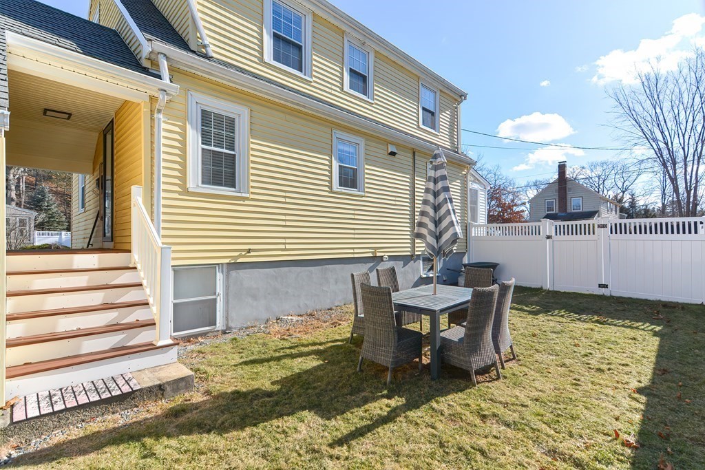 19 Crosby Road Wakefield, MA 01880 - Photo 3 of 31 Gallery Image 3