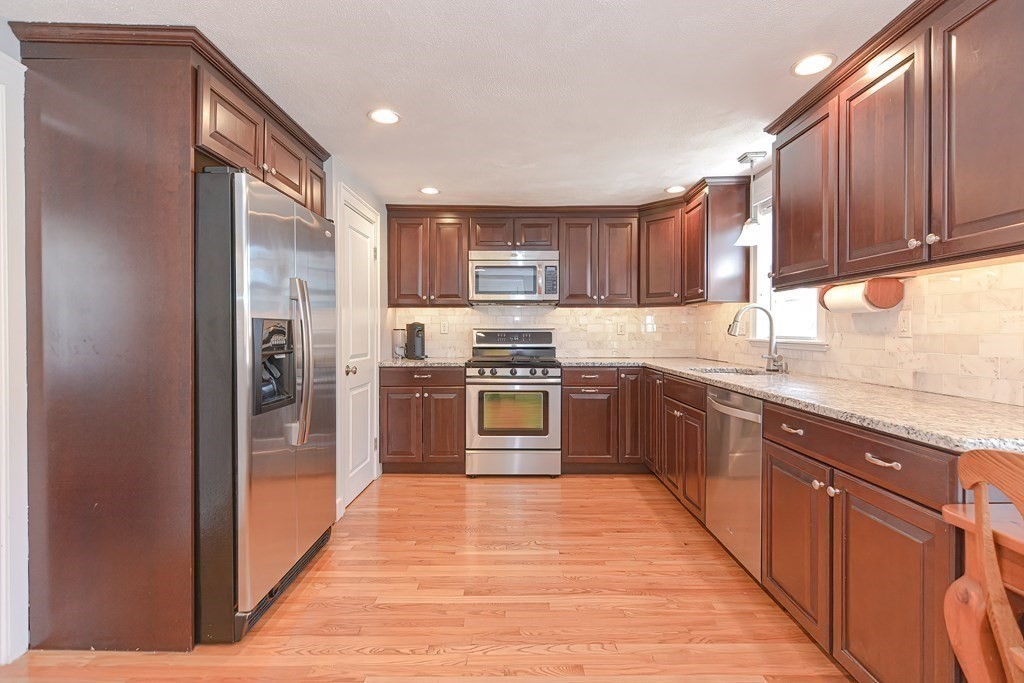 19 Crosby Road Wakefield, MA 01880 - Photo 7 of 31 Gallery Image 7