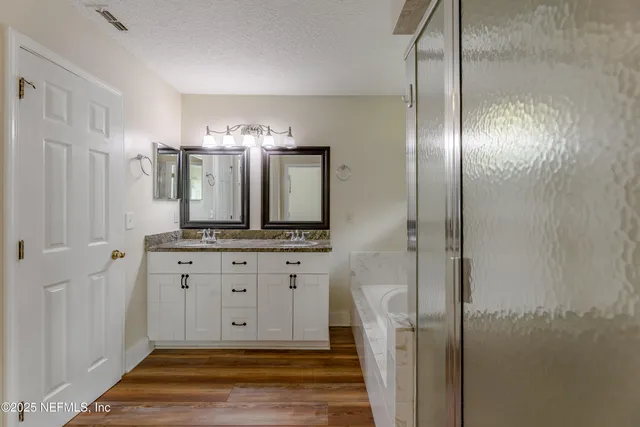 a view of a house with backyard and garden