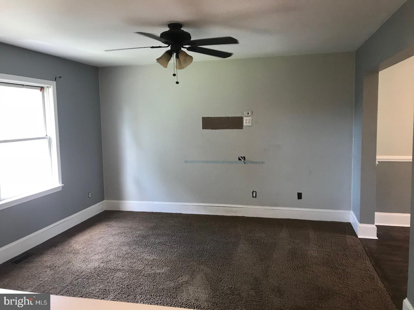2310 State Rd. Croydon, PA 19021 - Photo 3 of 15 Living Room