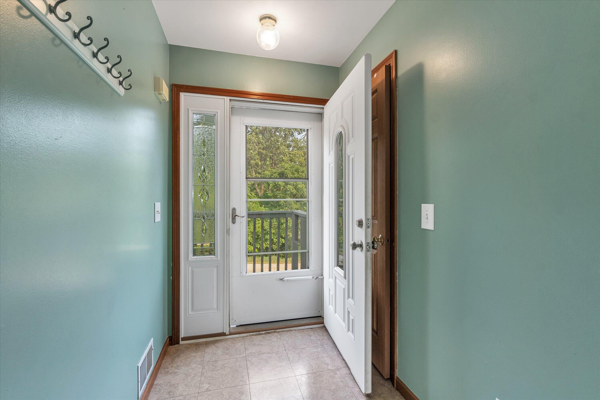 7008 Cuff Road Jackson, MI 49201 - Photo 6 of 40 06-7008-Cuff-Rd-WindowStill-Real-Estate-