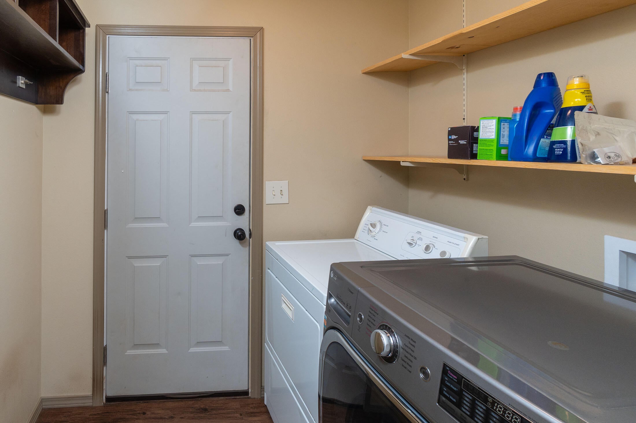 9891 Geneva View Road Terrebonne, OR 97760 - Photo 19 of 39 Laundry Room