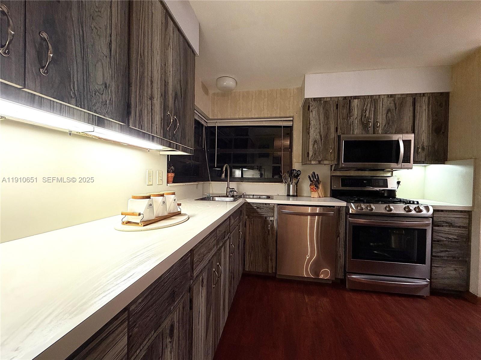 19820 Southwest 244th Street Homestead, FL 33031 - Photo 23 of 99