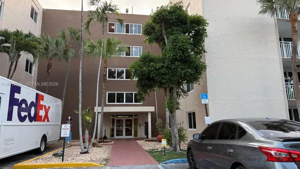 $1,850 | 6940 Miami Gardens Drive, Unit 1320, Hialeah, FL 33015