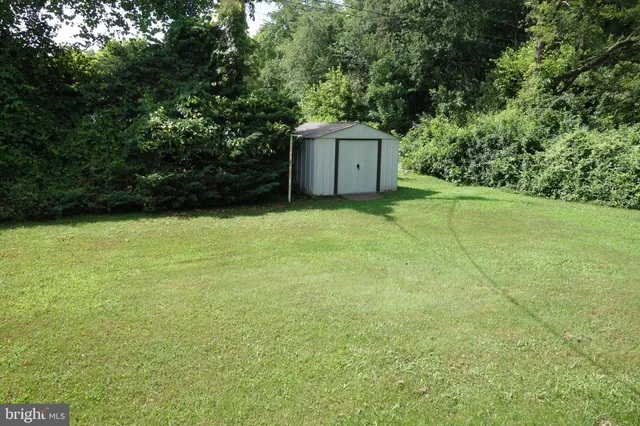 a view of a small house with a yard