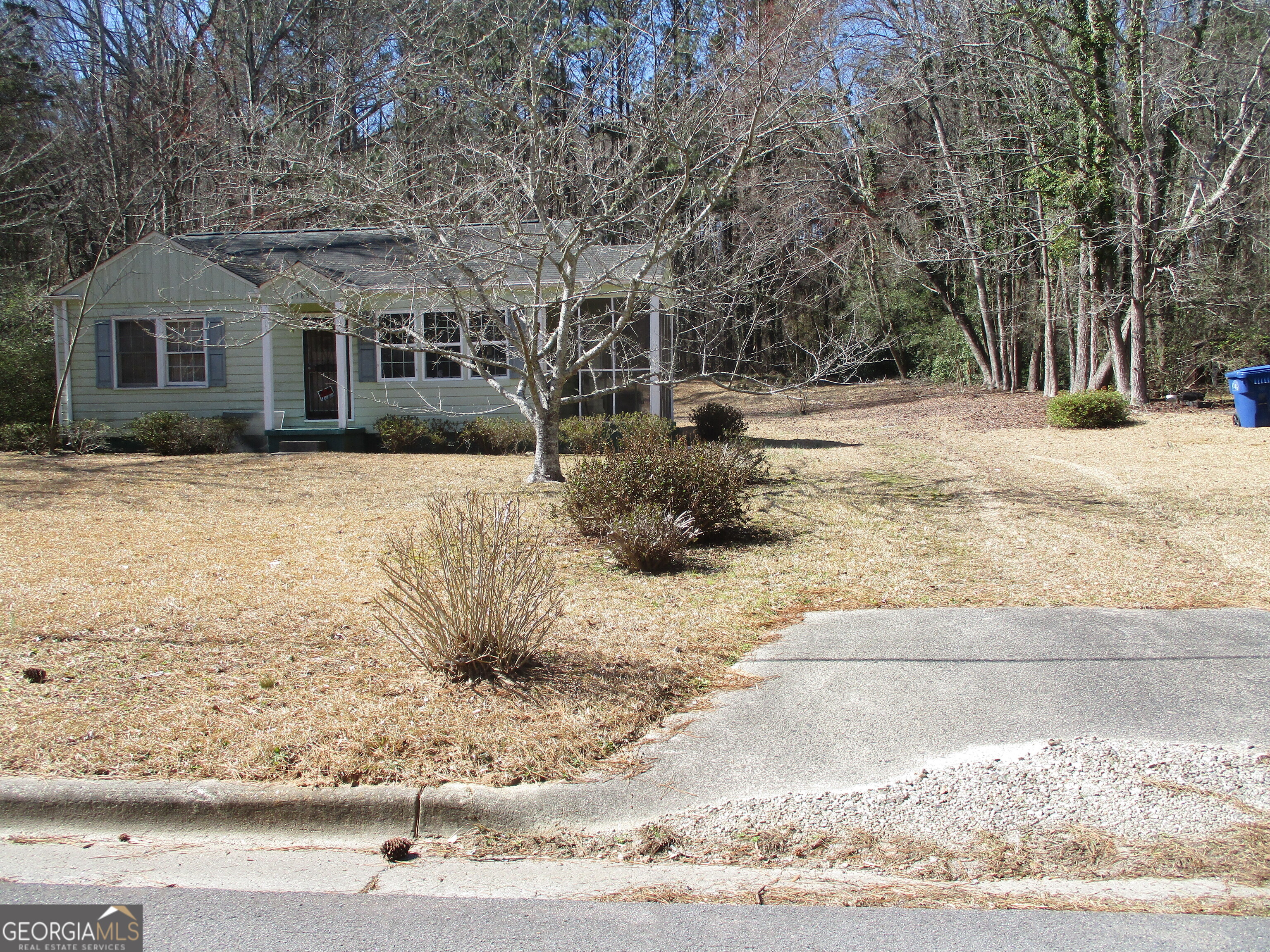 1989 Grant Road Southwest Atlanta, GA 30331 - Photo 6 of 16
