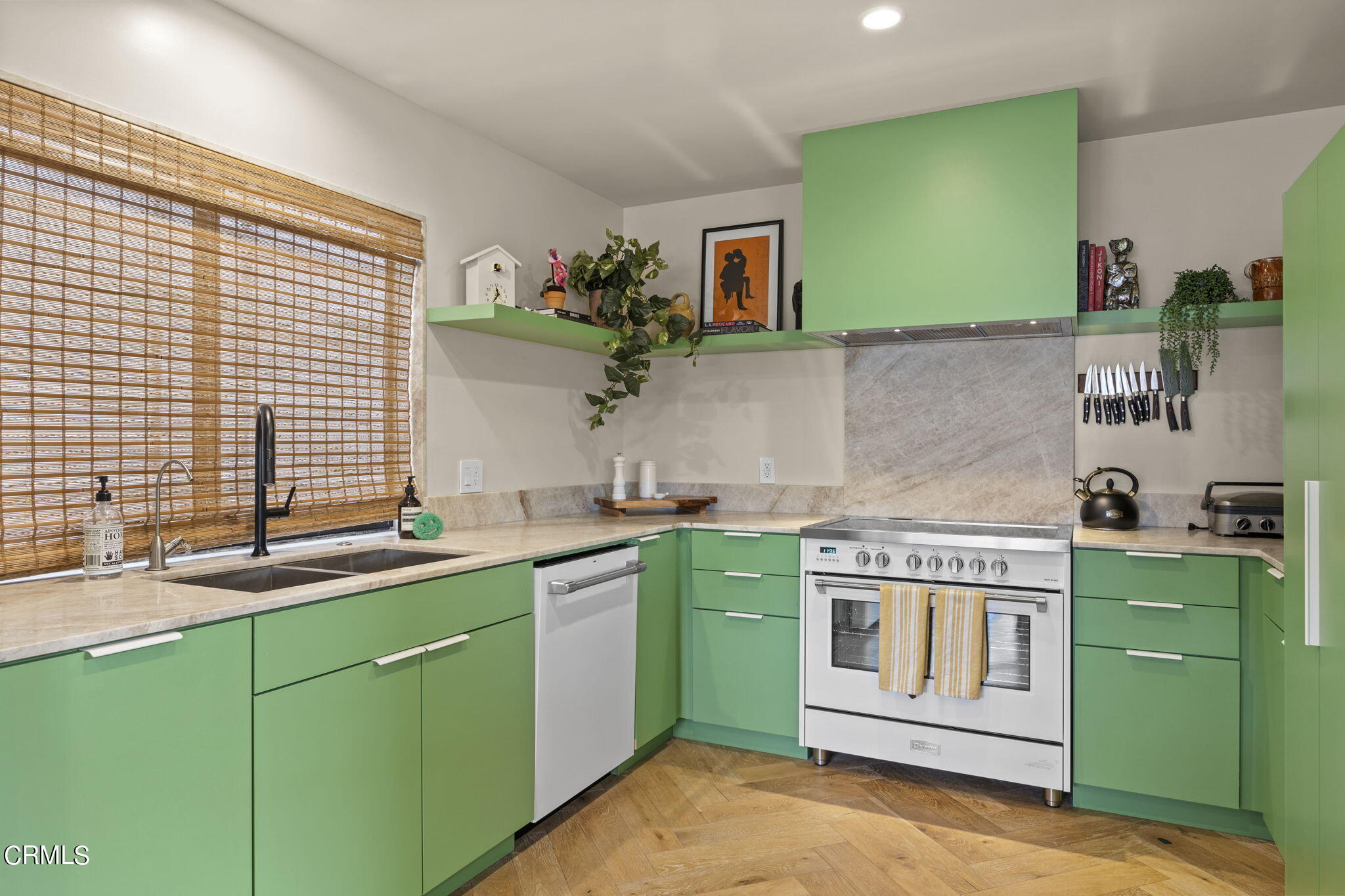 4136 Ocean Drive Oxnard, CA 93035 - Photo 11 of 58 Kitchen