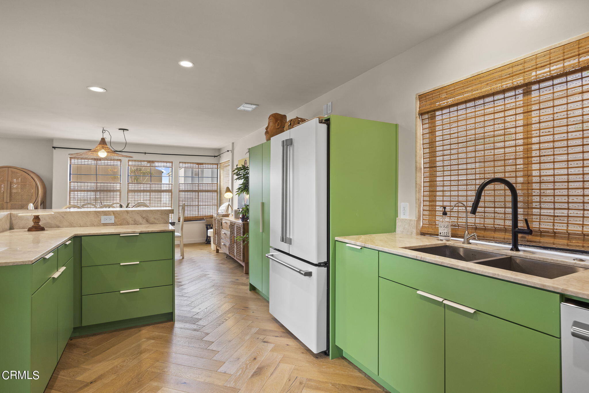 4136 Ocean Drive Oxnard, CA 93035 - Photo 12 of 58 Kitchen