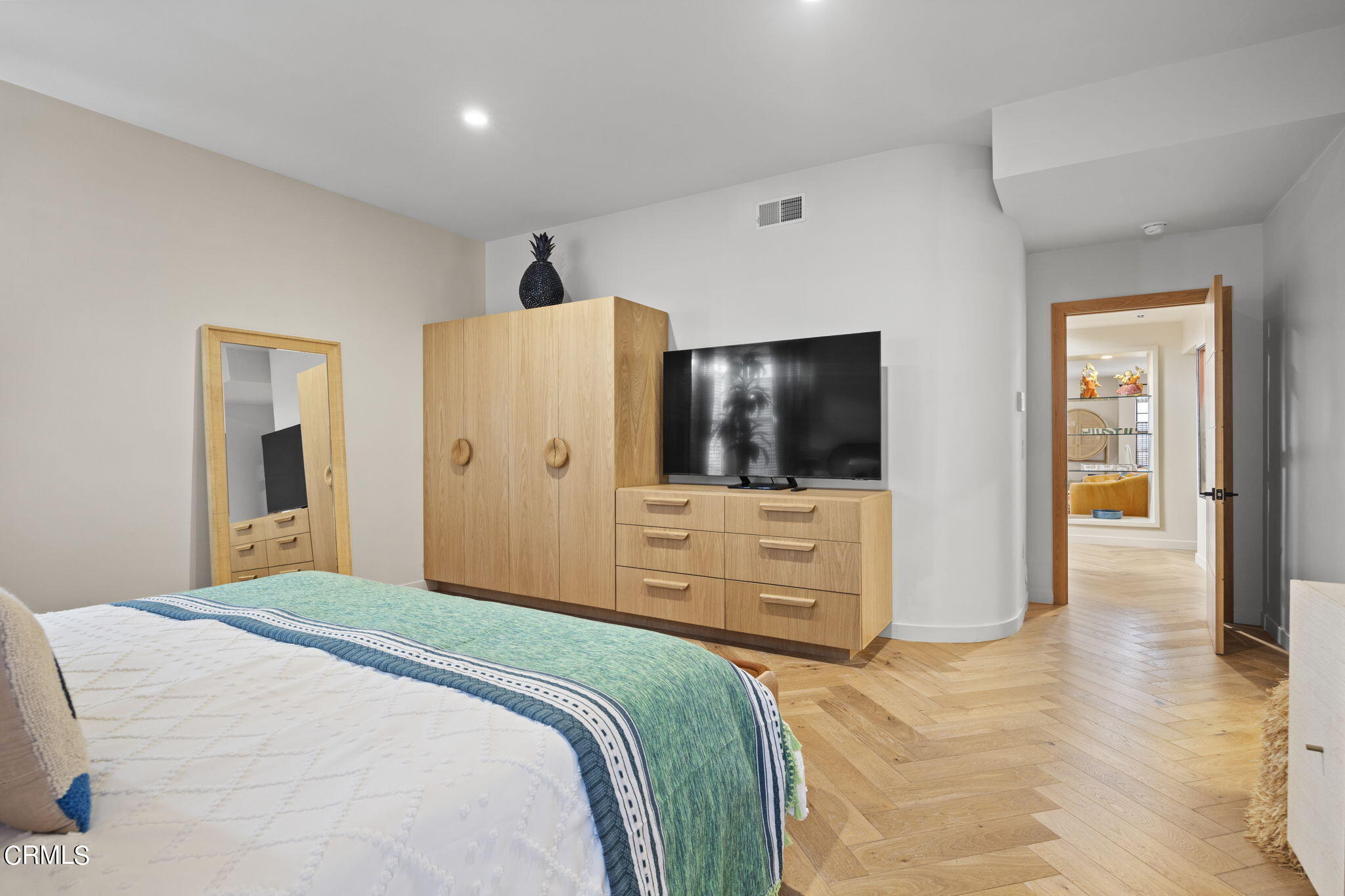 4136 Ocean Drive Oxnard, CA 93035 - Photo 17 of 58 Master Bedroom